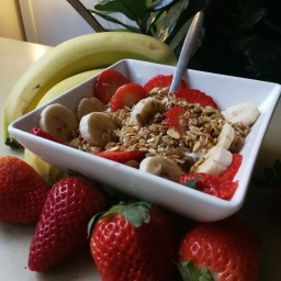 Przepis na Zdrowe Śniadanie – Granola z Jogurtem