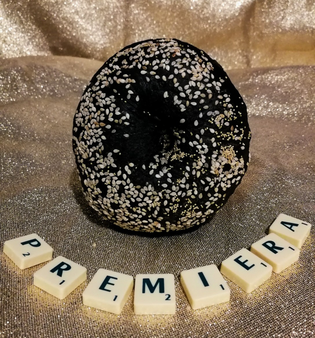 Czarny Bajgiel z Sezamem. Premiera nowego wyróbu Pracowni Pieczywa Santa Teresa